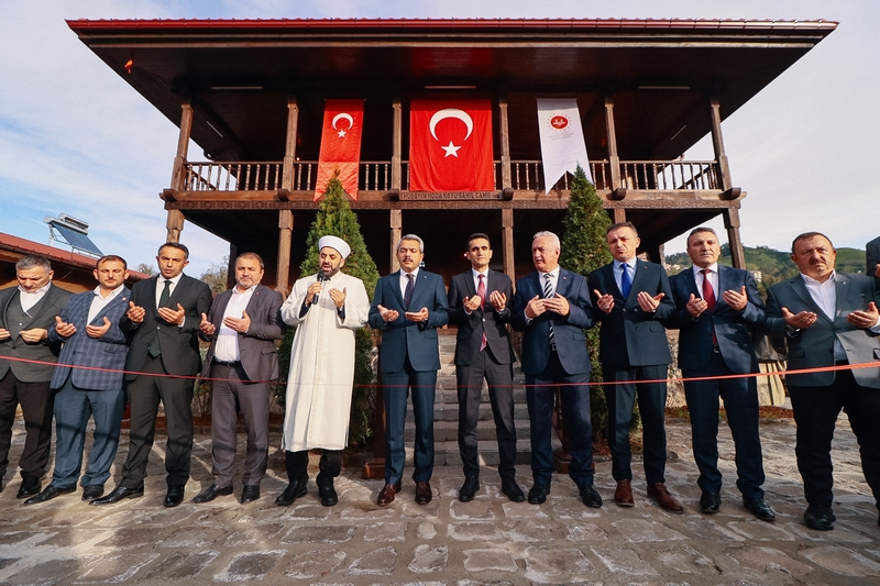 Tarihi cami, restorasyon çalışmalarının ardından yeniden ibadete açıldı