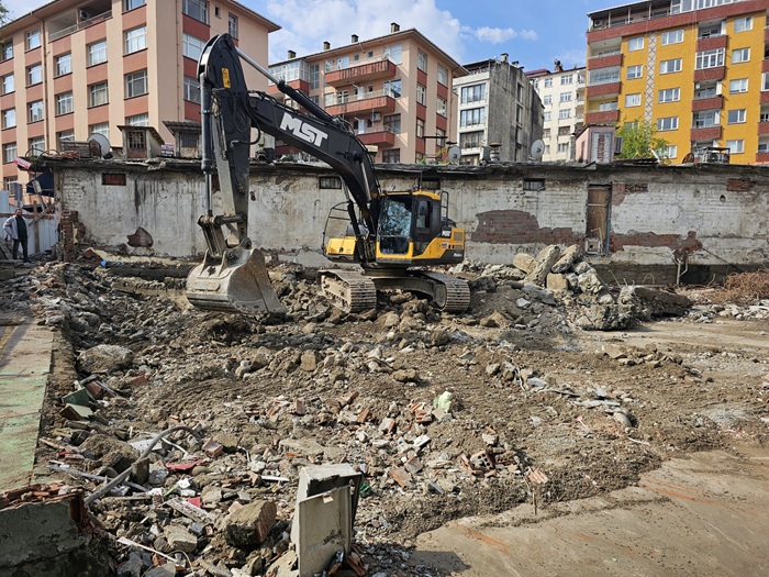 Kurtuluş İlkokulu inşaatı yeni eğitim ve öğretim yılına yetiştiriliyor